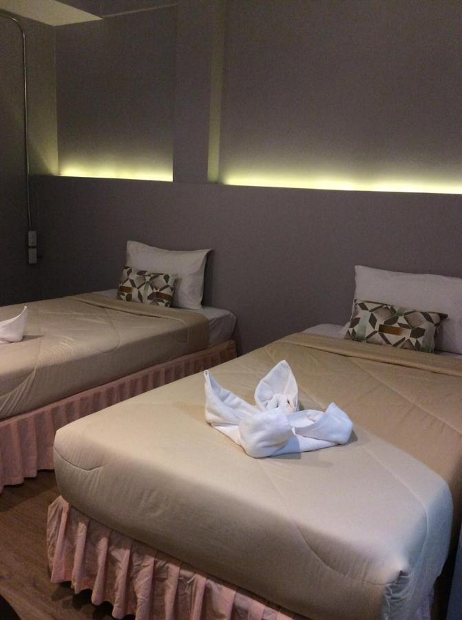Polkadot Hostel Phitsanulok Bagian luar foto